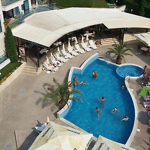 Royal Cove Aparthotel - Self-Catering